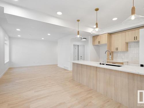 28 16231 19 Avenue, Edmonton, AB - Indoor Photo Showing Kitchen