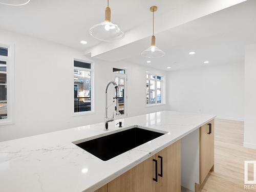 28 16231 19 Avenue, Edmonton, AB - Indoor Photo Showing Kitchen