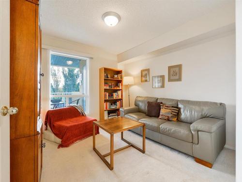 402 182 Haddow Close, Edmonton, AB - Indoor Photo Showing Living Room