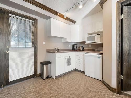 402 182 Haddow Close, Edmonton, AB - Indoor Photo Showing Kitchen