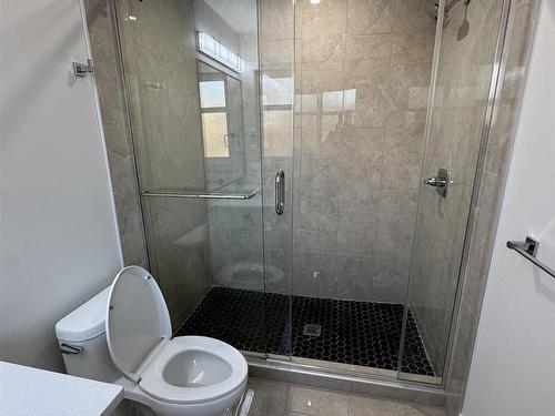 9330 89 Street, Edmonton, AB - Indoor Photo Showing Bathroom