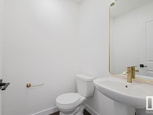 48 1010 Millbourne Road E, Edmonton, AB - Indoor Photo Showing Bathroom