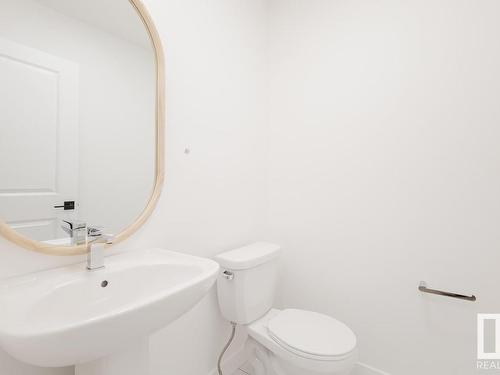 47 1010 Millbourne Road E, Edmonton, AB - Indoor Photo Showing Bathroom