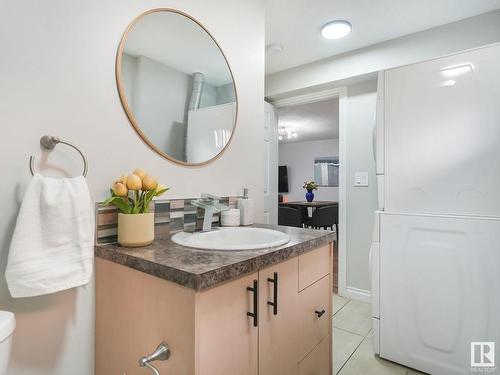 10543 128 Avenue, Edmonton, AB - Indoor Photo Showing Bathroom