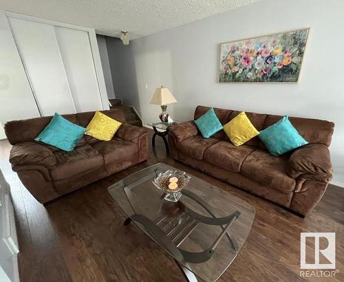 1540 Millwoods Road E, Edmonton, AB - Indoor Photo Showing Living Room