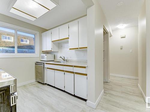 334 Northgate Terrace, Edmonton, AB - Indoor Photo Showing Kitchen