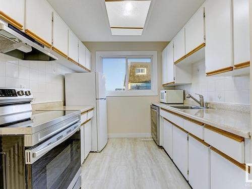 334 Northgate Terrace, Edmonton, AB - Indoor Photo Showing Kitchen