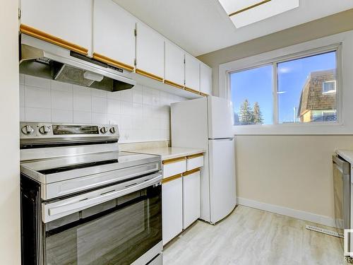 334 Northgate Terrace, Edmonton, AB - Indoor Photo Showing Kitchen