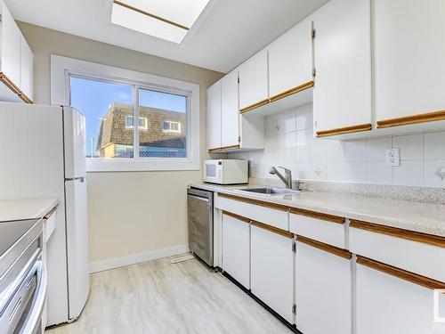 334 Northgate Terrace, Edmonton, AB - Indoor Photo Showing Kitchen