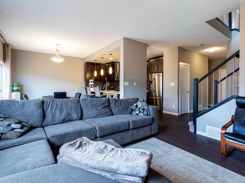 2921 Kostash Drive, Edmonton, AB - Indoor Photo Showing Living Room