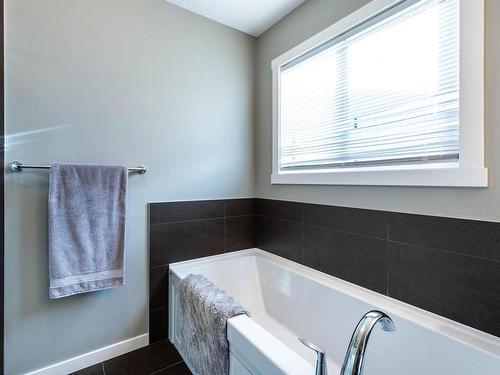 2921 Kostash Drive, Edmonton, AB - Indoor Photo Showing Bathroom