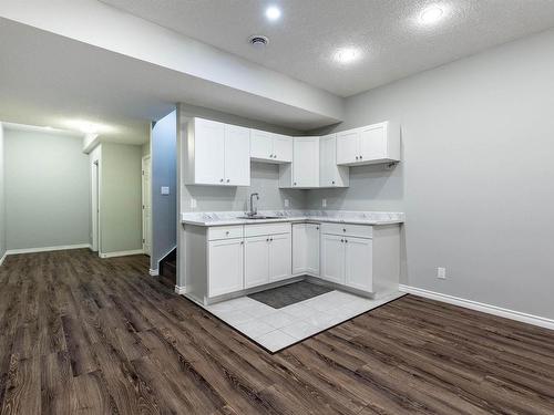 2921 Kostash Drive, Edmonton, AB - Indoor Photo Showing Kitchen