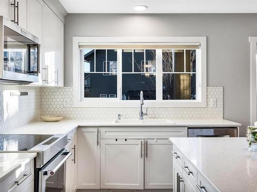 20 1005 Graydon Hill Boulevard, Edmonton, AB - Indoor Photo Showing Kitchen With Upgraded Kitchen