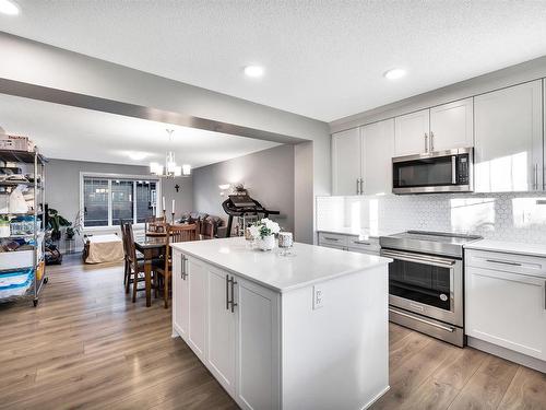 20 1005 Graydon Hill Boulevard, Edmonton, AB - Indoor Photo Showing Kitchen With Upgraded Kitchen