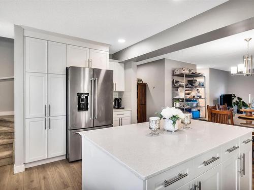 20 1005 Graydon Hill Boulevard, Edmonton, AB - Indoor Photo Showing Kitchen