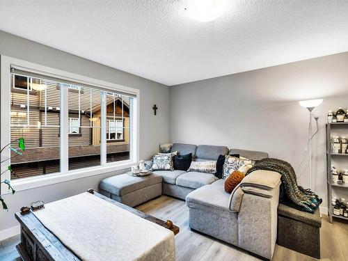 20 1005 Graydon Hill Boulevard, Edmonton, AB - Indoor Photo Showing Living Room