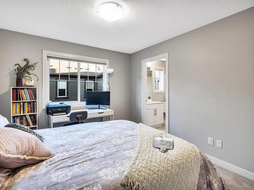 20 1005 Graydon Hill Boulevard, Edmonton, AB - Indoor Photo Showing Bedroom