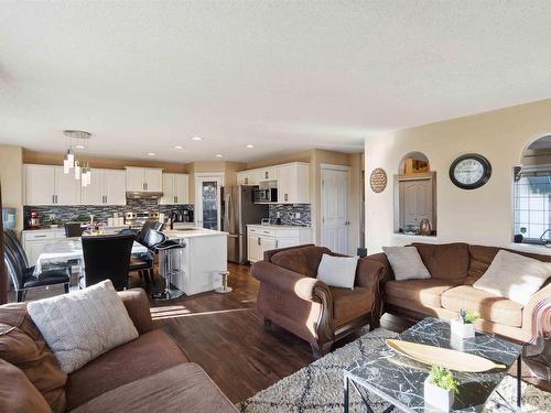 488 Hunters Green Green, Edmonton, AB - Indoor Photo Showing Living Room