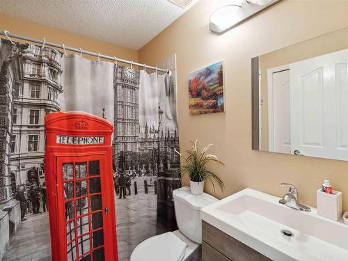 488 Hunters Green Green, Edmonton, AB - Indoor Photo Showing Bathroom