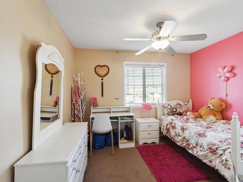 488 Hunters Green Green, Edmonton, AB - Indoor Photo Showing Bedroom