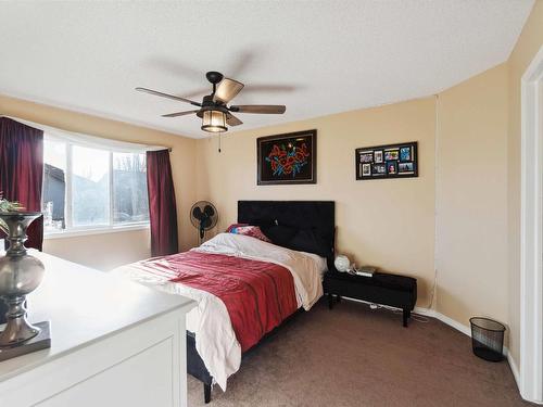 488 Hunters Green Green, Edmonton, AB - Indoor Photo Showing Bedroom