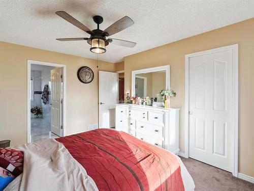 488 Hunters Green Green, Edmonton, AB - Indoor Photo Showing Bedroom