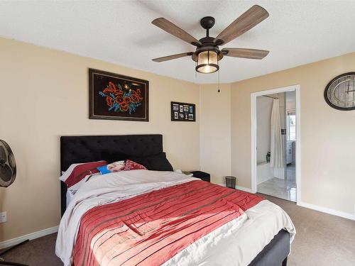 488 Hunters Green Green, Edmonton, AB - Indoor Photo Showing Bedroom