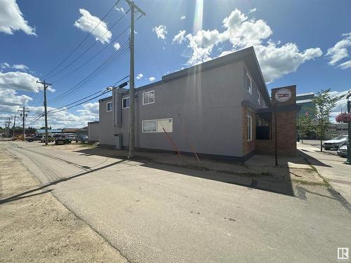 5013 50 St, Barrhead, AB 