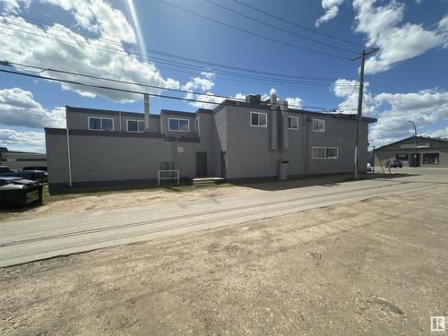 5013 50 St, Barrhead, AB 