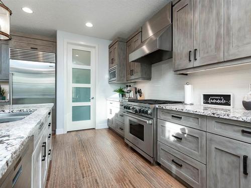 803 52328 Rge Road 233, Rural Strathcona County, AB - Indoor Photo Showing Kitchen With Upgraded Kitchen