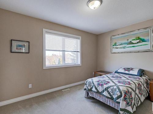 211 Darlington Crescent, Edmonton, AB - Indoor Photo Showing Bedroom