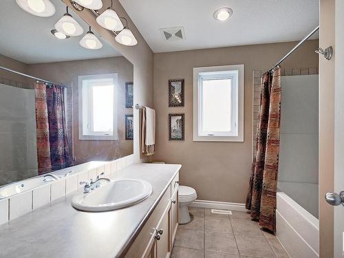 211 Darlington Crescent, Edmonton, AB - Indoor Photo Showing Bathroom