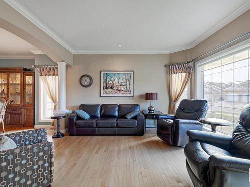 211 Darlington Crescent, Edmonton, AB - Indoor Photo Showing Living Room