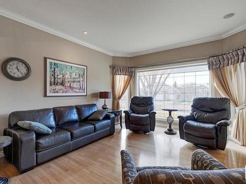 211 Darlington Crescent, Edmonton, AB - Indoor Photo Showing Living Room