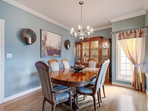 211 Darlington Crescent, Edmonton, AB - Indoor Photo Showing Dining Room