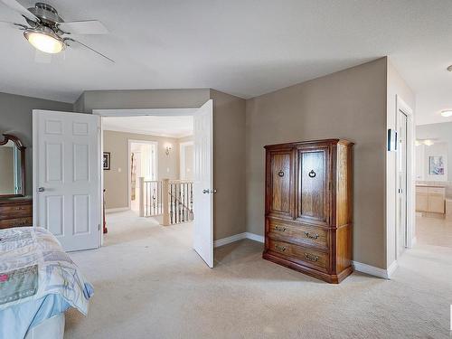 211 Darlington Crescent, Edmonton, AB - Indoor Photo Showing Bedroom