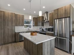 16004 98 AV NW  Edmonton, AB T5P 3E1