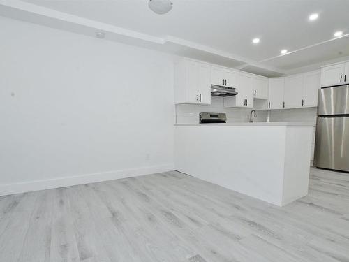 12 13570 38 Street, Edmonton, AB - Indoor Photo Showing Kitchen