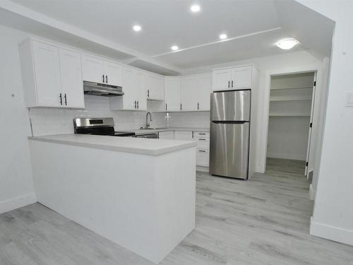 12 13570 38 Street, Edmonton, AB - Indoor Photo Showing Kitchen