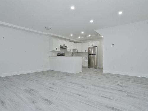 12 13570 38 Street, Edmonton, AB - Indoor Photo Showing Kitchen