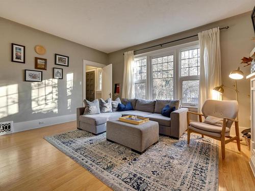 10526 127 Street, Edmonton, AB - Indoor Photo Showing Living Room