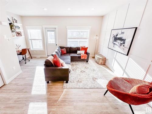 24 150 Everitt Drive N, St. Albert, AB - Indoor Photo Showing Living Room