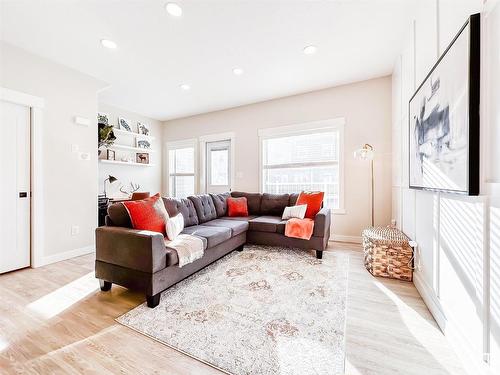 24 150 Everitt Drive N, St. Albert, AB - Indoor Photo Showing Living Room