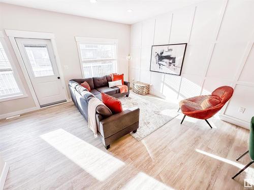 24 150 Everitt Drive N, St. Albert, AB - Indoor Photo Showing Living Room