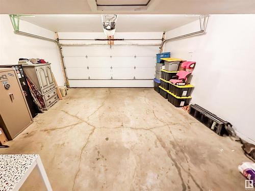 24 150 Everitt Drive N, St. Albert, AB - Indoor Photo Showing Garage