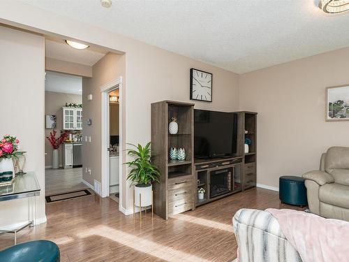 3 1780 Glastonbury Boulevard, Edmonton, AB - Indoor Photo Showing Living Room