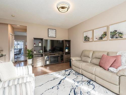 3 1780 Glastonbury Boulevard, Edmonton, AB - Indoor Photo Showing Living Room