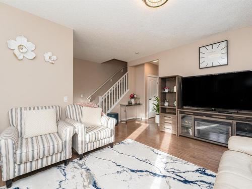 3 1780 Glastonbury Boulevard, Edmonton, AB - Indoor Photo Showing Living Room