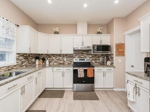 3 1780 Glastonbury Boulevard, Edmonton, AB - Indoor Photo Showing Kitchen With Upgraded Kitchen