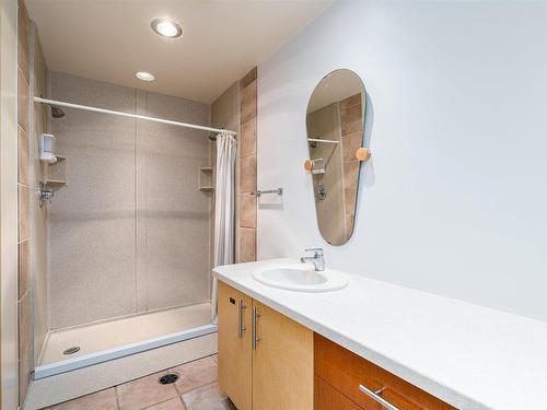 9519 155 Street, Edmonton, AB - Indoor Photo Showing Bathroom